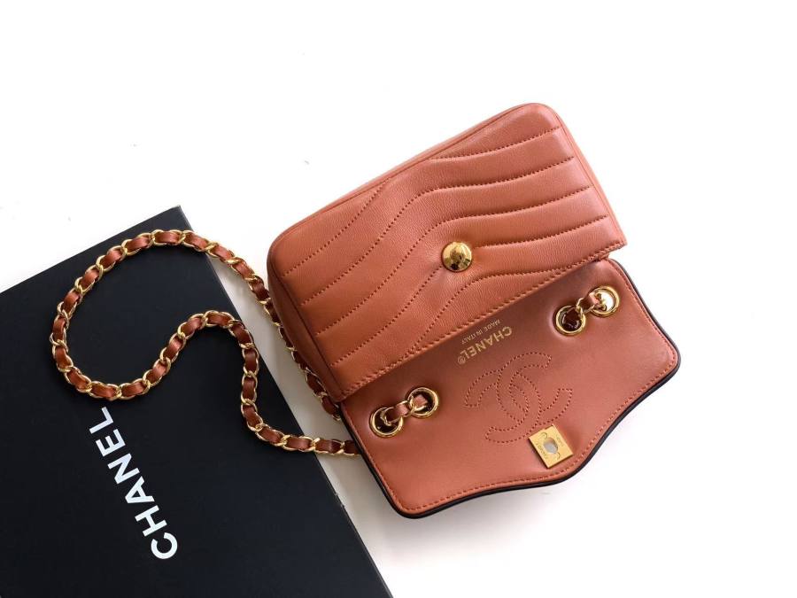 Chanel Wave Flap AS64978 23 x 14 x 7 1BBE