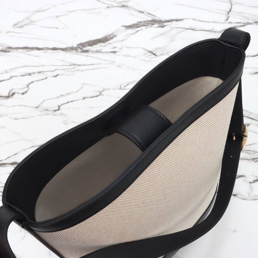 RP 2917000 Gucci 833660 White Canvas 26x27.5x11.5 833660 1B3B