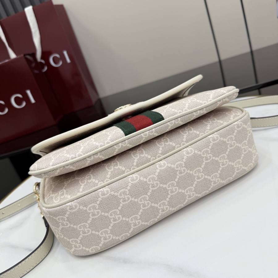 RP 2971000 Gucci 836842 24x17.5x11.5 836842 FEBD