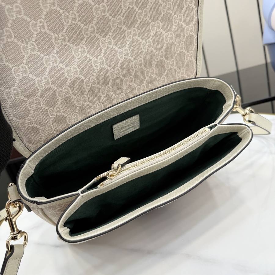 RP 2971000 Gucci 836842 24x17.5x11.5 836842 FEBD