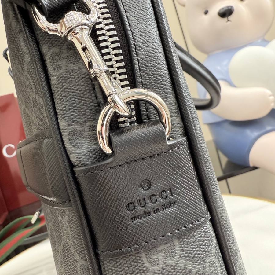 RP 3187000 Gucci Savoy Travel White 9A55