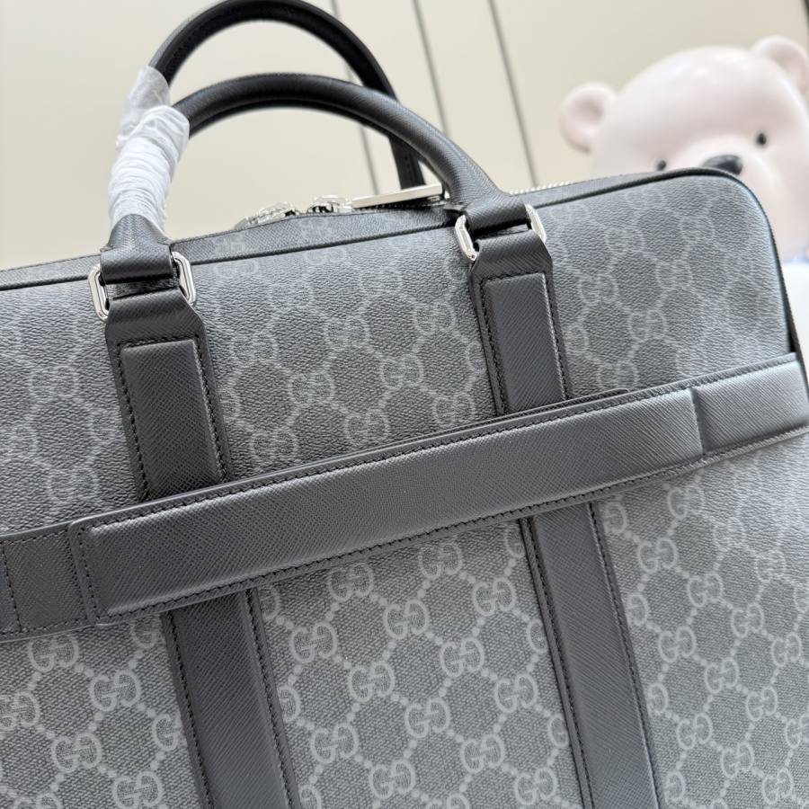 RP 3187000 Gucci Savoy Travel White 9A55