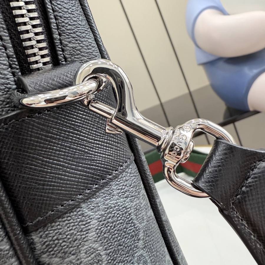 RP 3187000 Gucci Savoy Travel White 9A55