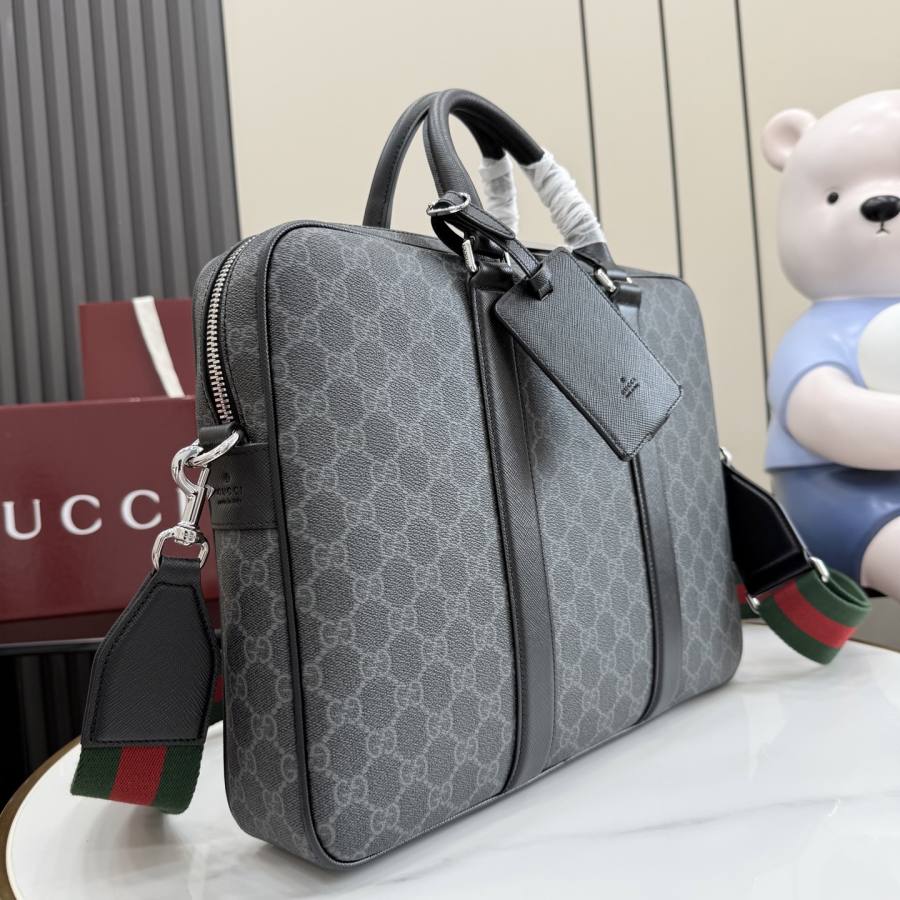 RP 3187000 Gucci Savoy Travel White 9A55