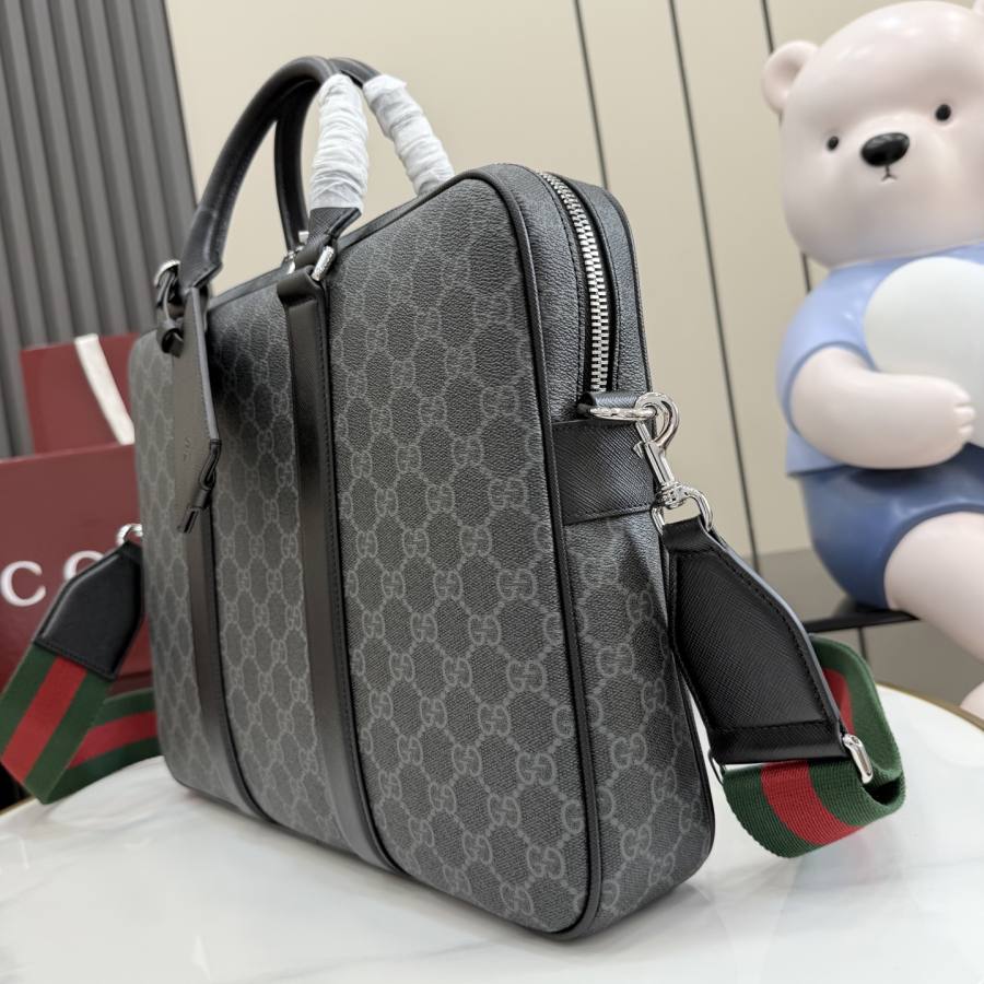 RP 3187000 Gucci Savoy Travel White 9A55