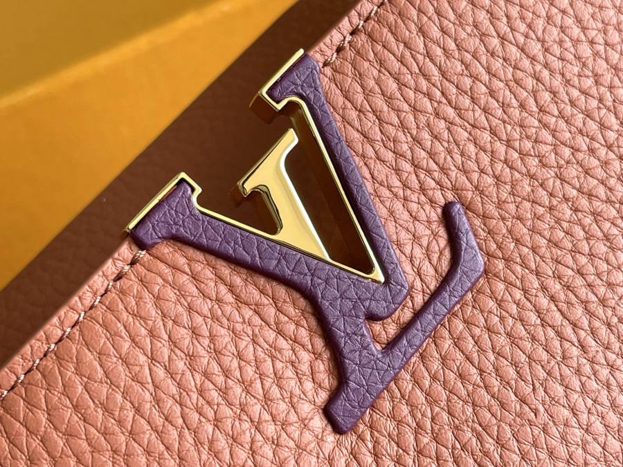 Louis Vuitton Capucines 01E3
