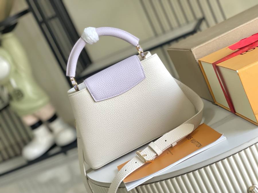 Louis Vuitton Capucines 4C72