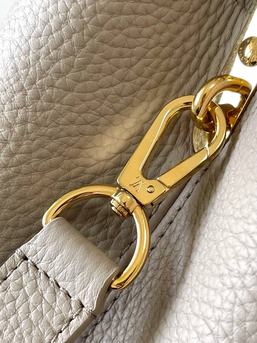 Louis Vuitton Capucines BB M24736 27 x 17.3 x 9 Grey CF39