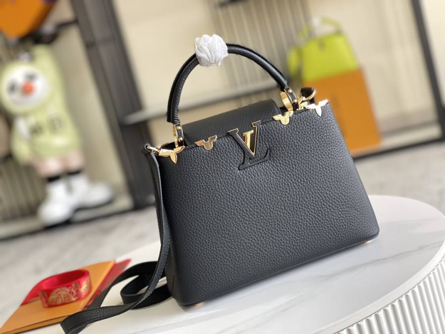 Louis Vuitton Capucines Black 2CB6