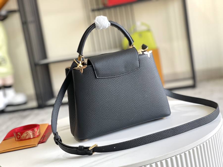 Louis Vuitton Capucines Black 2CB6