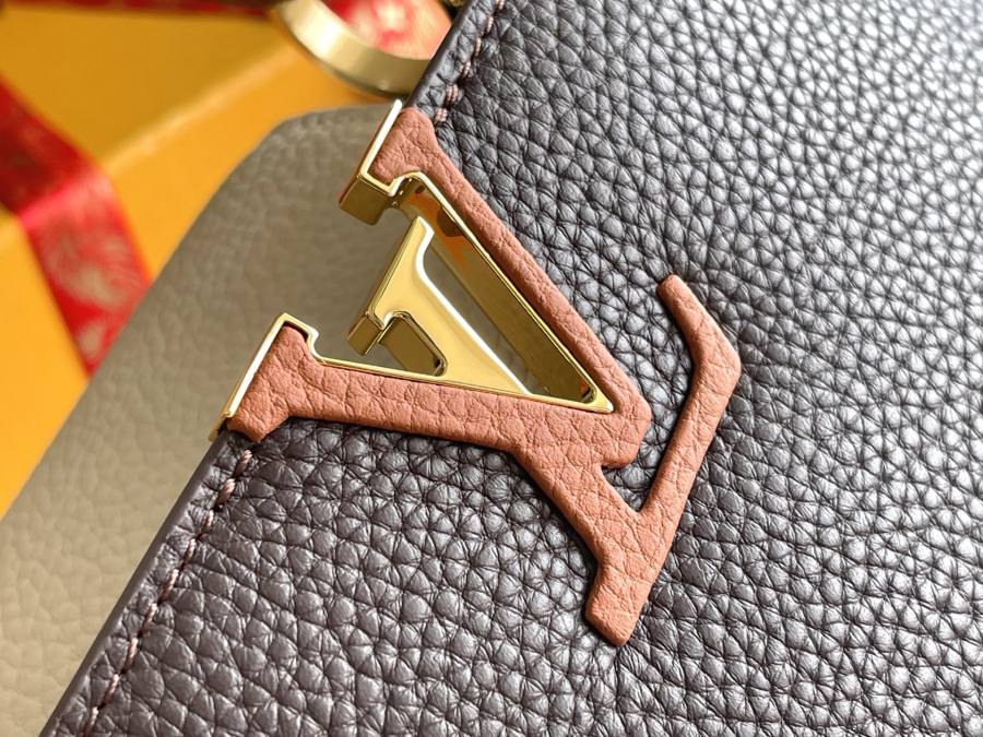 Louis Vuitton Capucines MM M12952 31.05 x 20 x 11 AA81