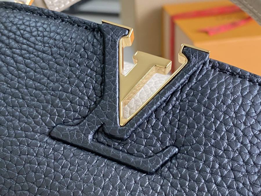 Louis Vuitton Capucines MM M25386 31 x 20 x 11 Black A802