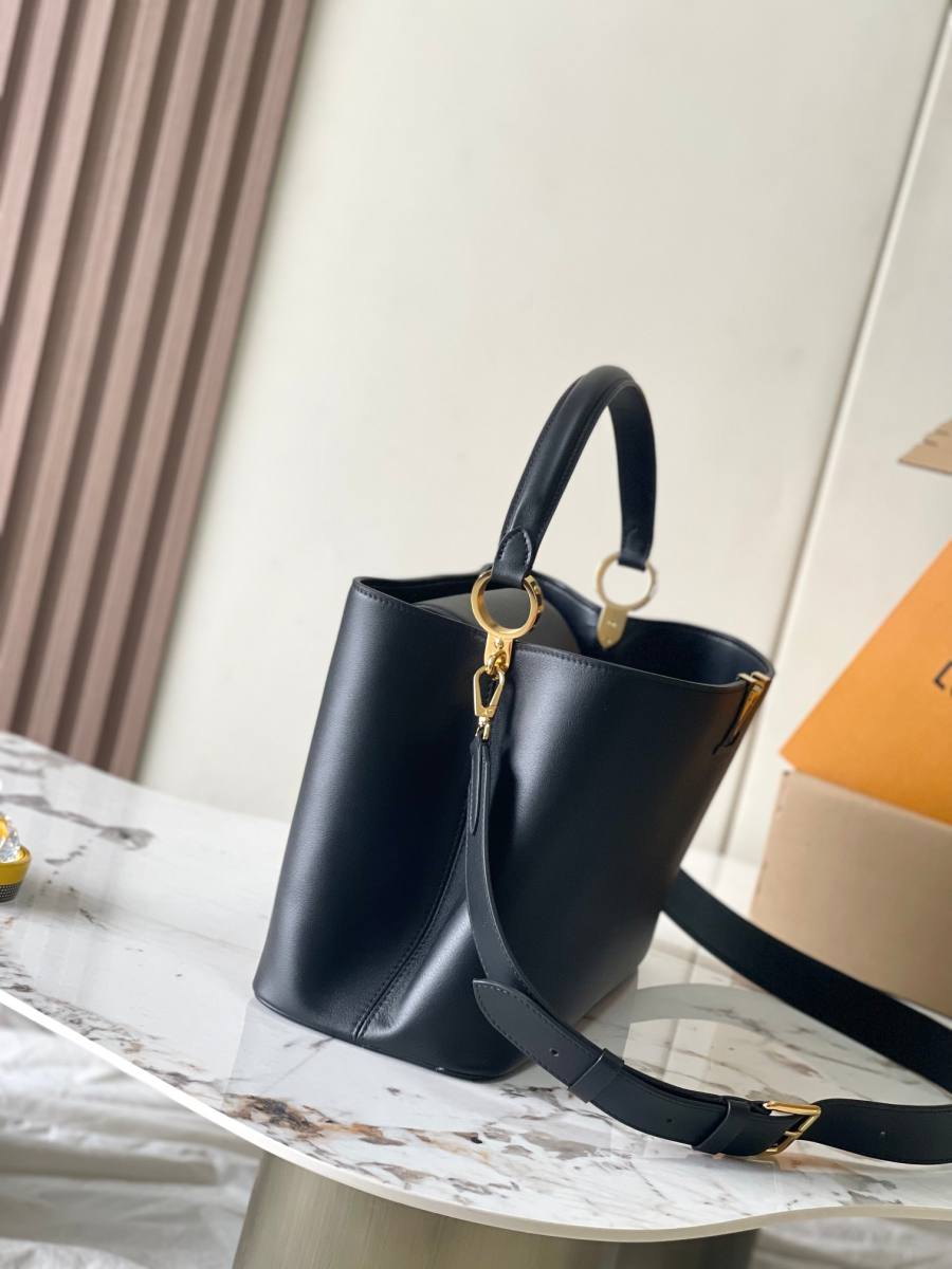 Louis Vuitton Capucines Souple MM M24607 38 x 23 x 16 Black B0E5
