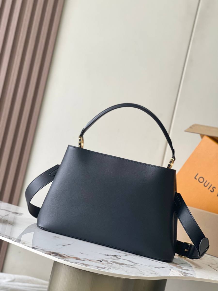 Louis Vuitton Capucines Souple MM M24607 38 x 23 x 16 Black B0E5