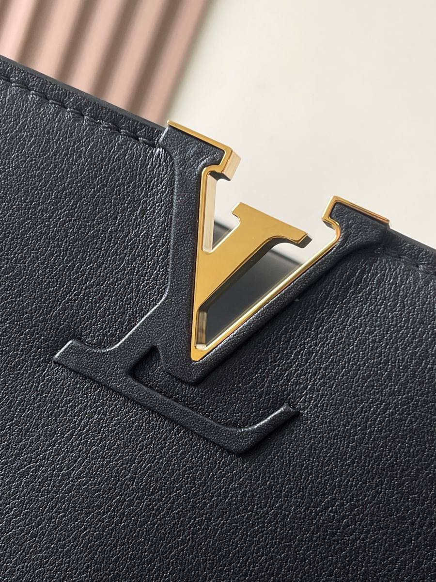 Louis Vuitton Capucines Souple MM M24607 38 x 23 x 16 Black B0E5