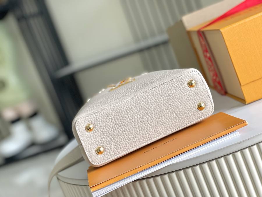 Louis Vuitton Capucines White 2AF8