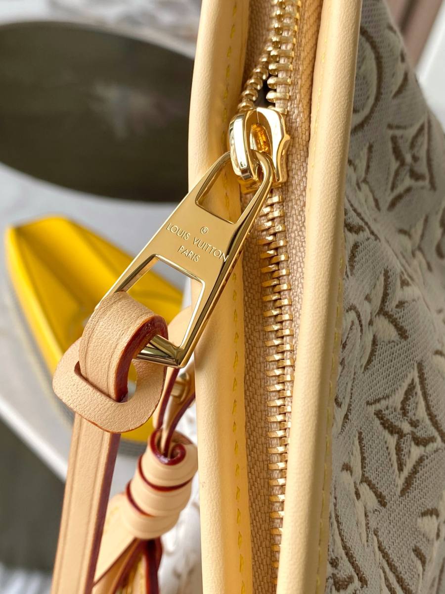 Louis Vuitton Carryall East-West M2A136 36 x 19 x 1 577F