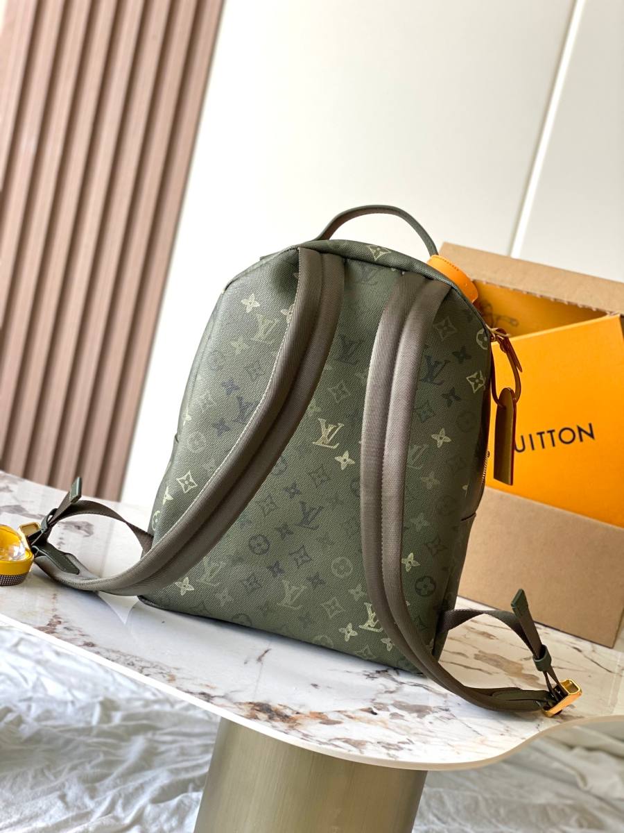 Louis Vuitton Christopher M29769 29 x 38 x 20 FB11