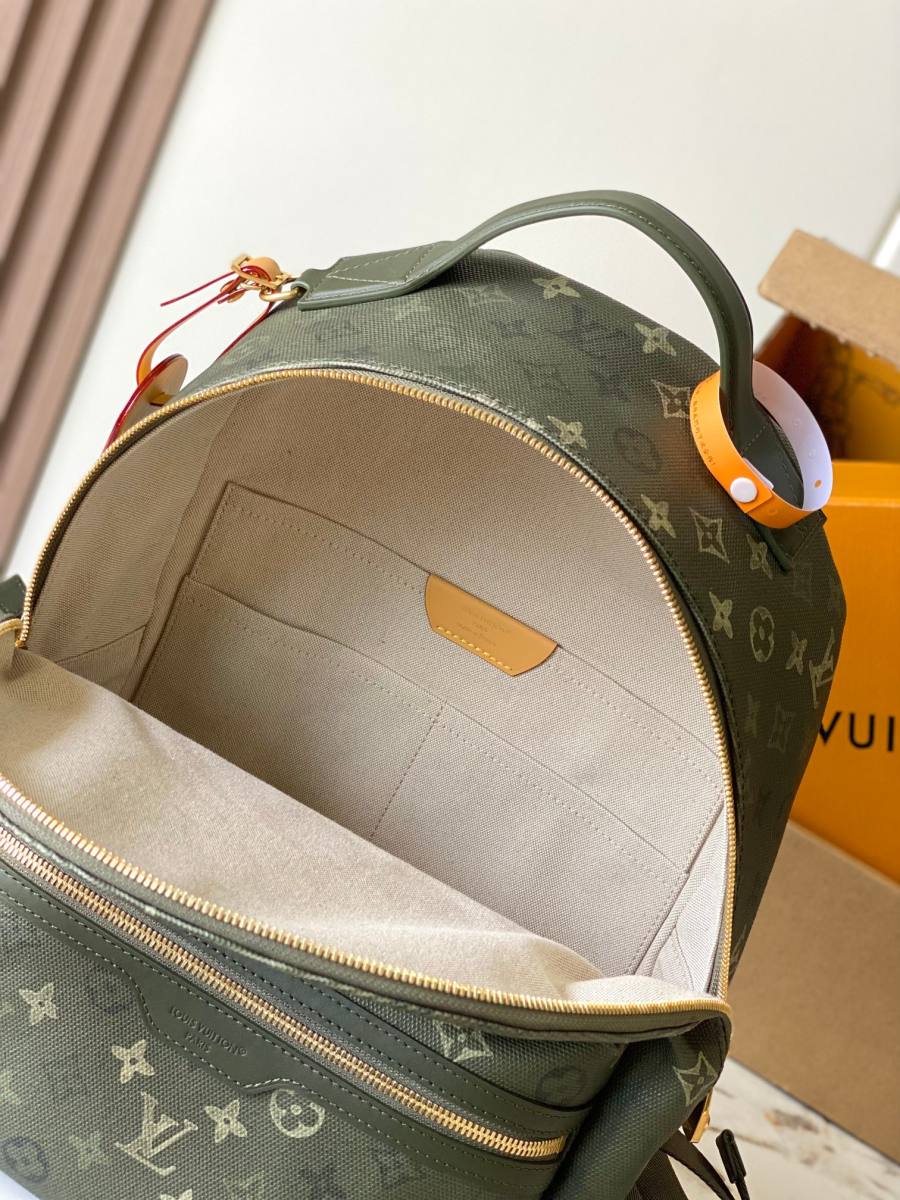 Louis Vuitton Christopher M29769 29 x 38 x 20 FB11