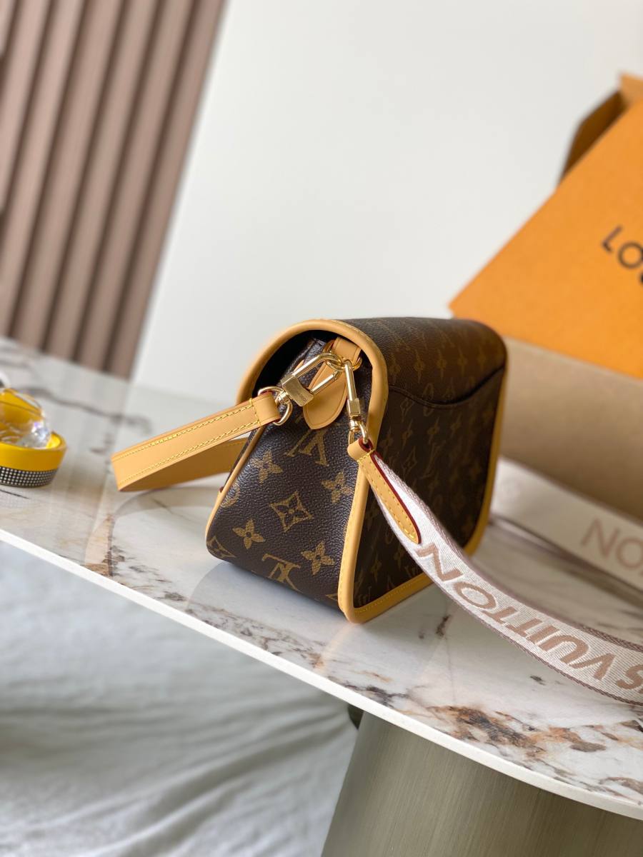 Louis Vuitton Diane M13035 24 x 15 x 9 0C39