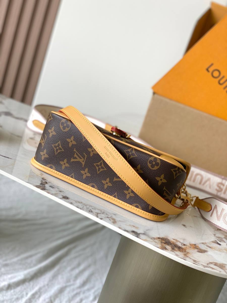 Louis Vuitton Diane M13035 24 x 15 x 9 0C39