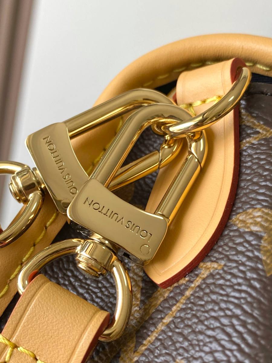 Louis Vuitton Diane M13035 24 x 15 x 9 0C39
