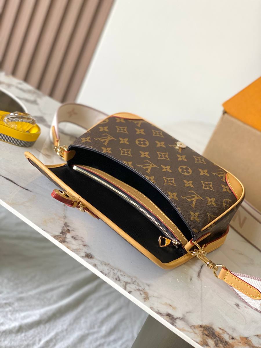 Louis Vuitton Diane M13035 24 x 15 x 9 0C39