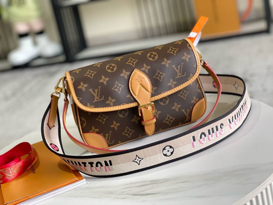 Louis Vuitton Diane M45985 24 x 16 x 8 Monogram 56CA
