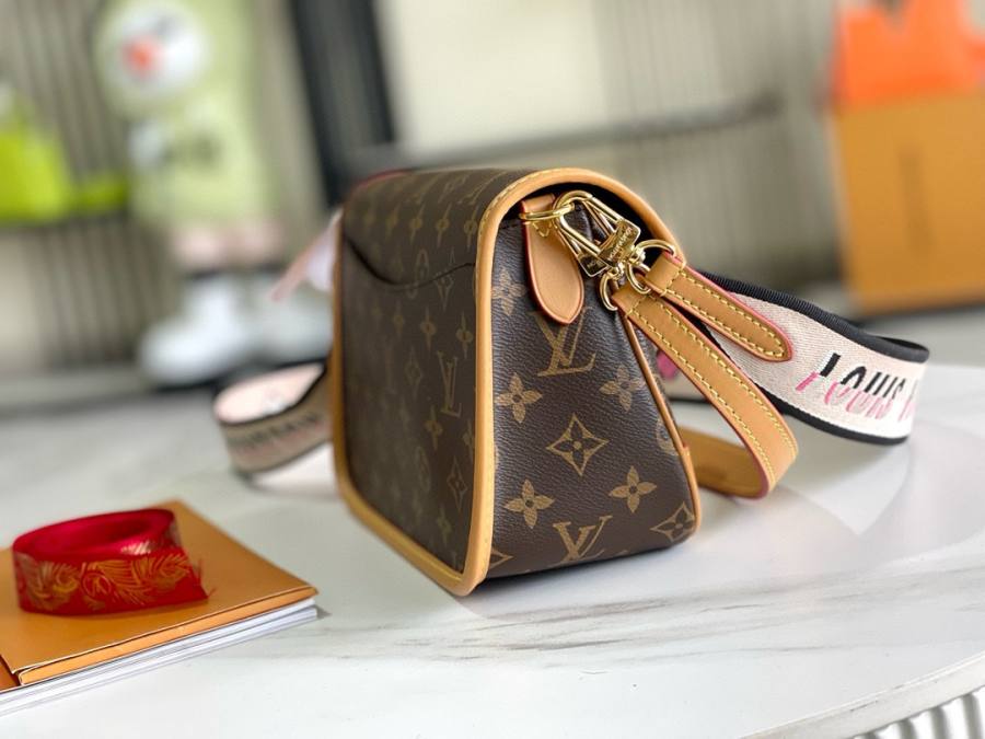 Louis Vuitton Diane M45985 24 x 16 x 8 Monogram 56CA