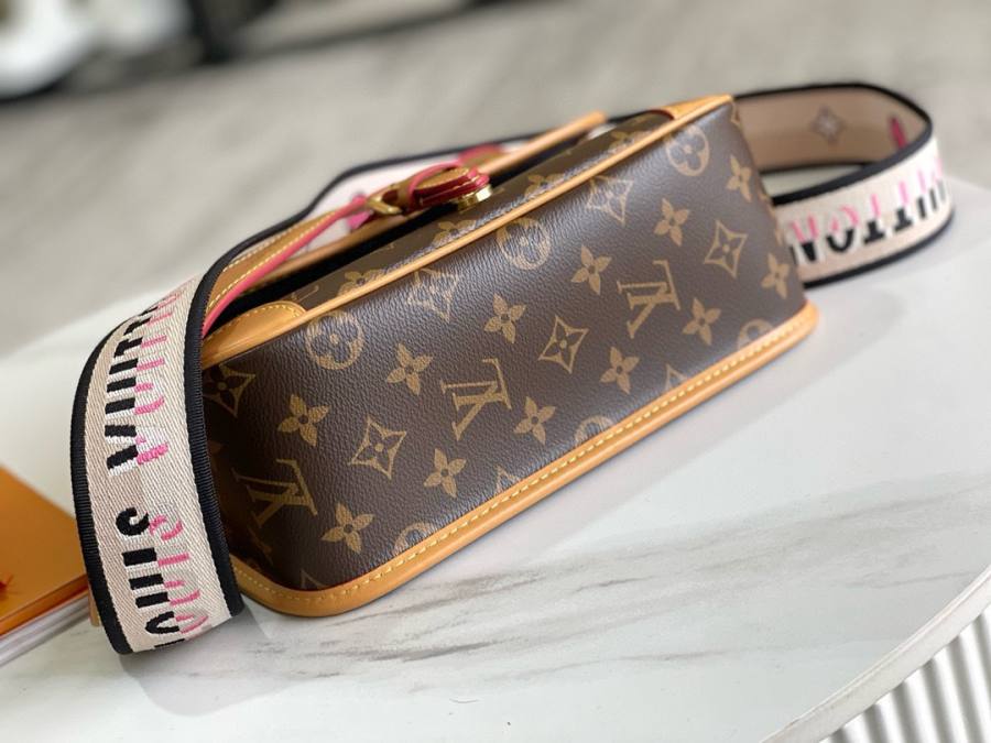 Louis Vuitton Diane M45985 24 x 16 x 8 Monogram 56CA