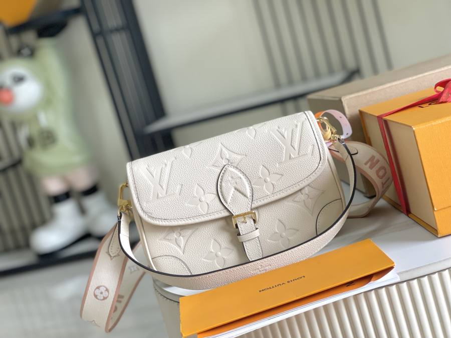 Louis Vuitton Diane M46388 23 x 16 x 8.5 721E