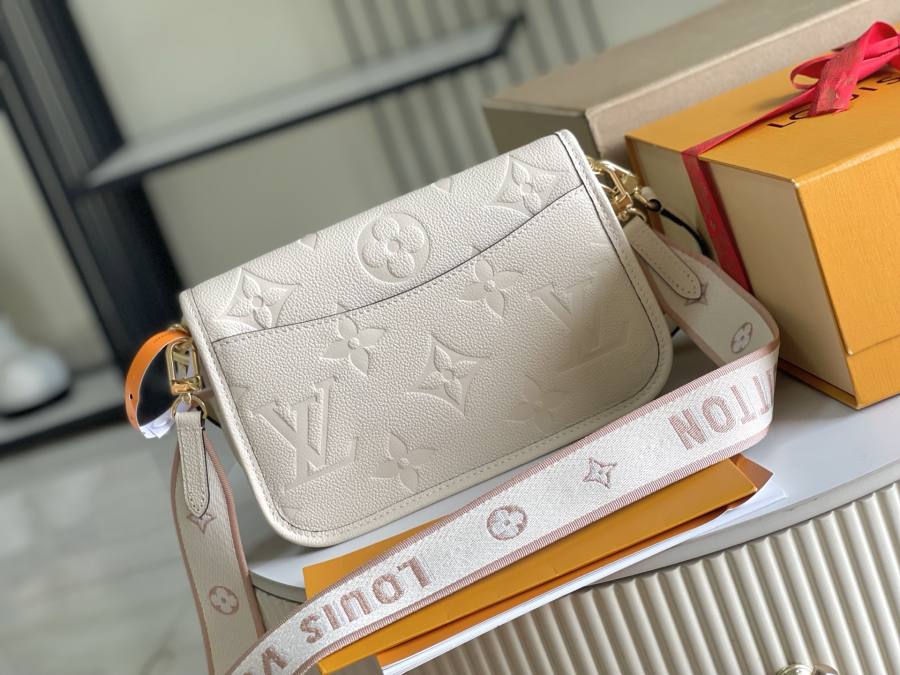Louis Vuitton Diane M46388 23 x 16 x 8.5 721E