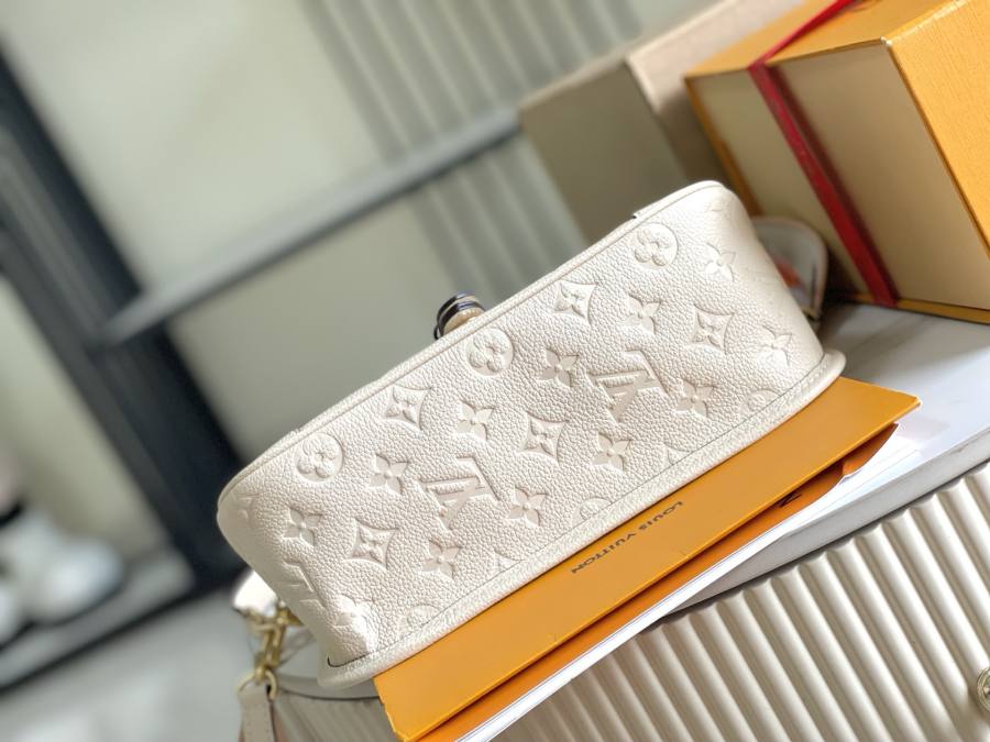 Louis Vuitton Diane M46388 23 x 16 x 8.5 721E