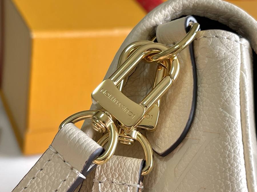 Louis Vuitton Diane M46388 23 x 16 x 8.5 721E
