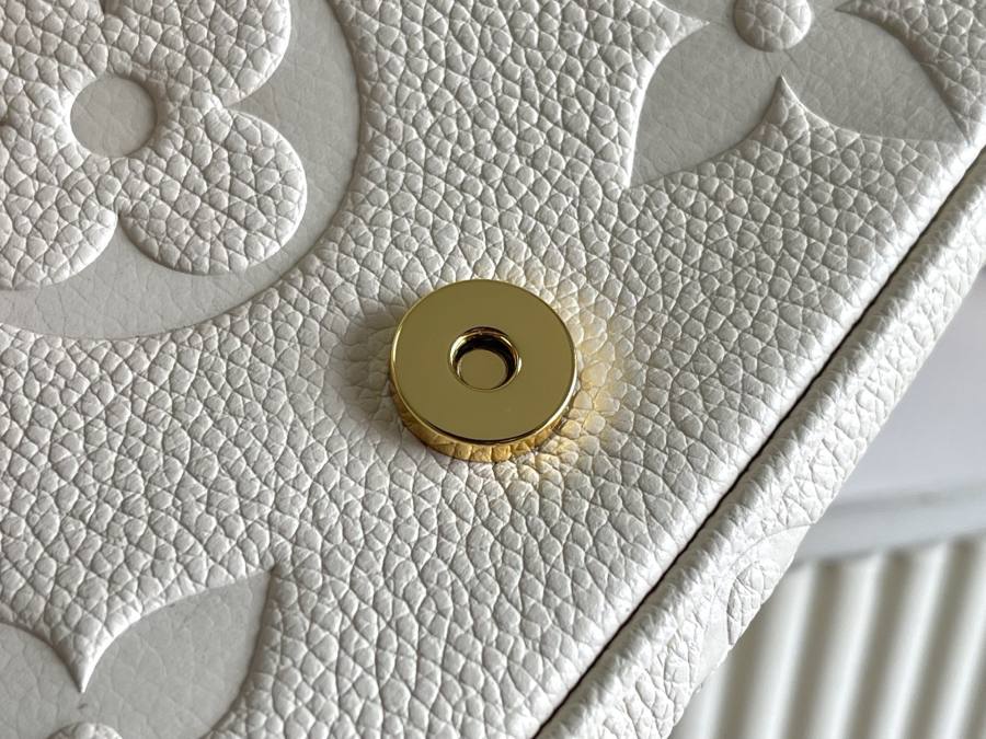 Louis Vuitton Diane M46388 23 x 16 x 8.5 721E
