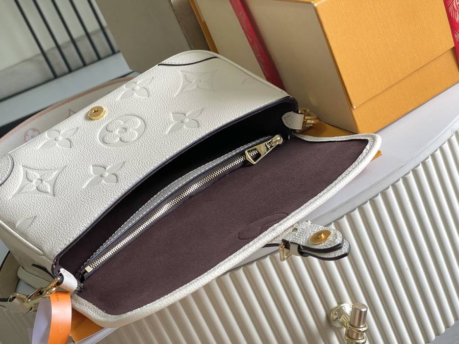 Louis Vuitton Diane M46388 23 x 16 x 8.5 721E