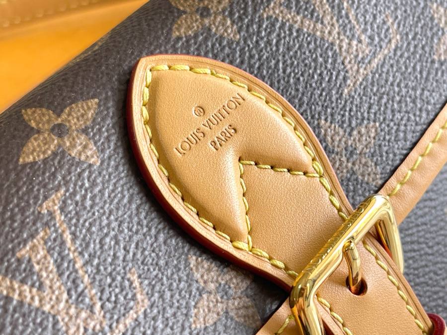 Louis Vuitton Diane M83566 19 x 10.5 x 6 Monogram A5B7