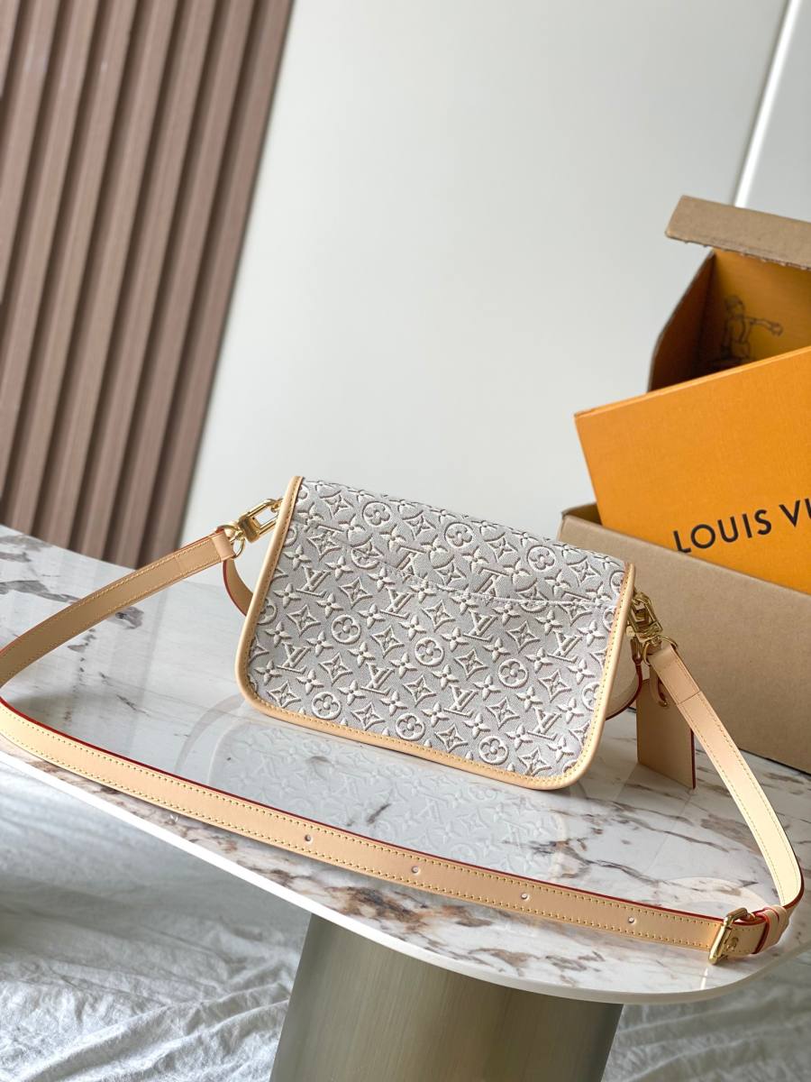 Louis Vuitton Diane PM M29795 24 x 15 x 9 F683