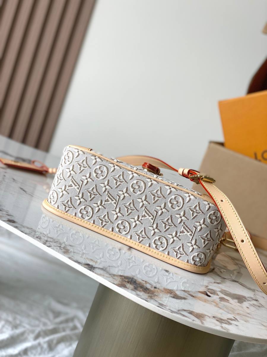 Louis Vuitton Diane PM M29795 24 x 15 x 9 F683