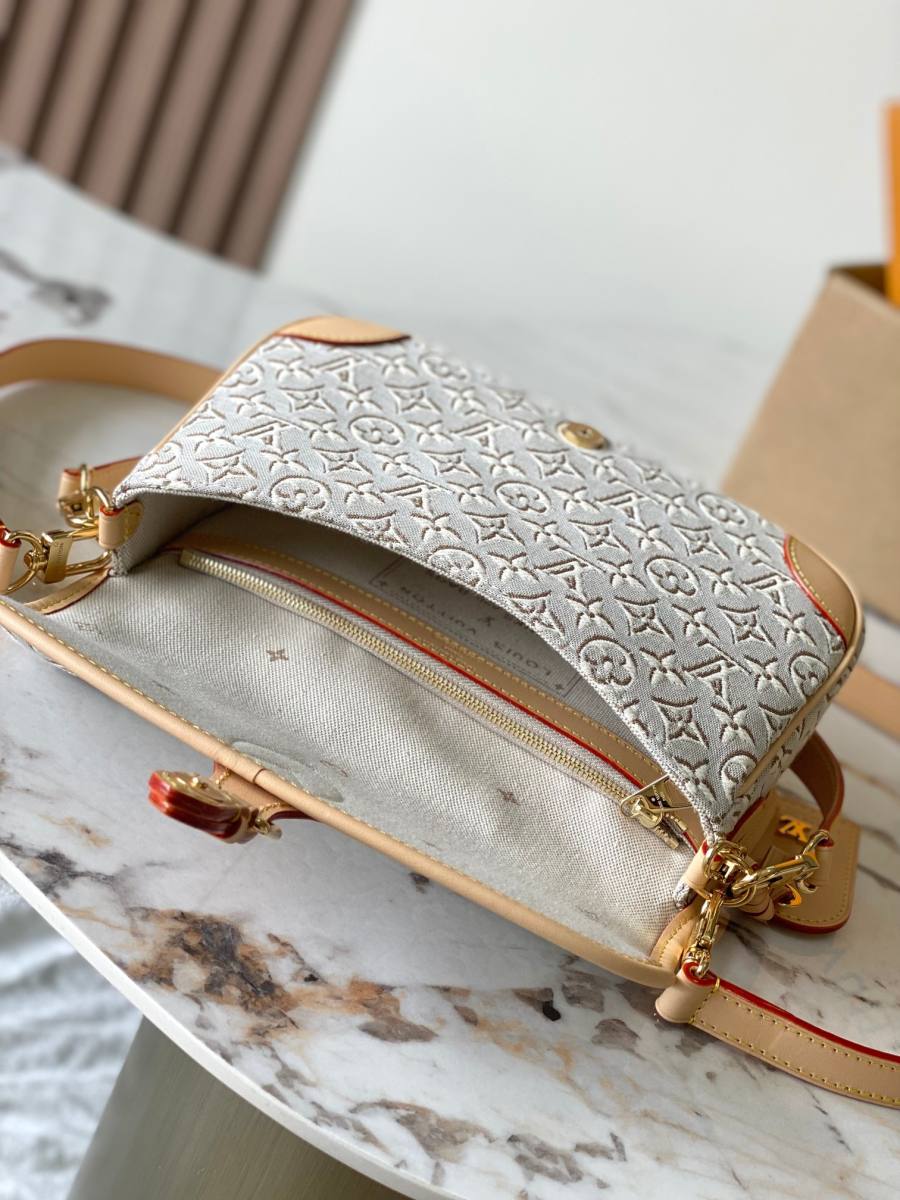 Louis Vuitton Diane PM M29795 24 x 15 x 9 F683