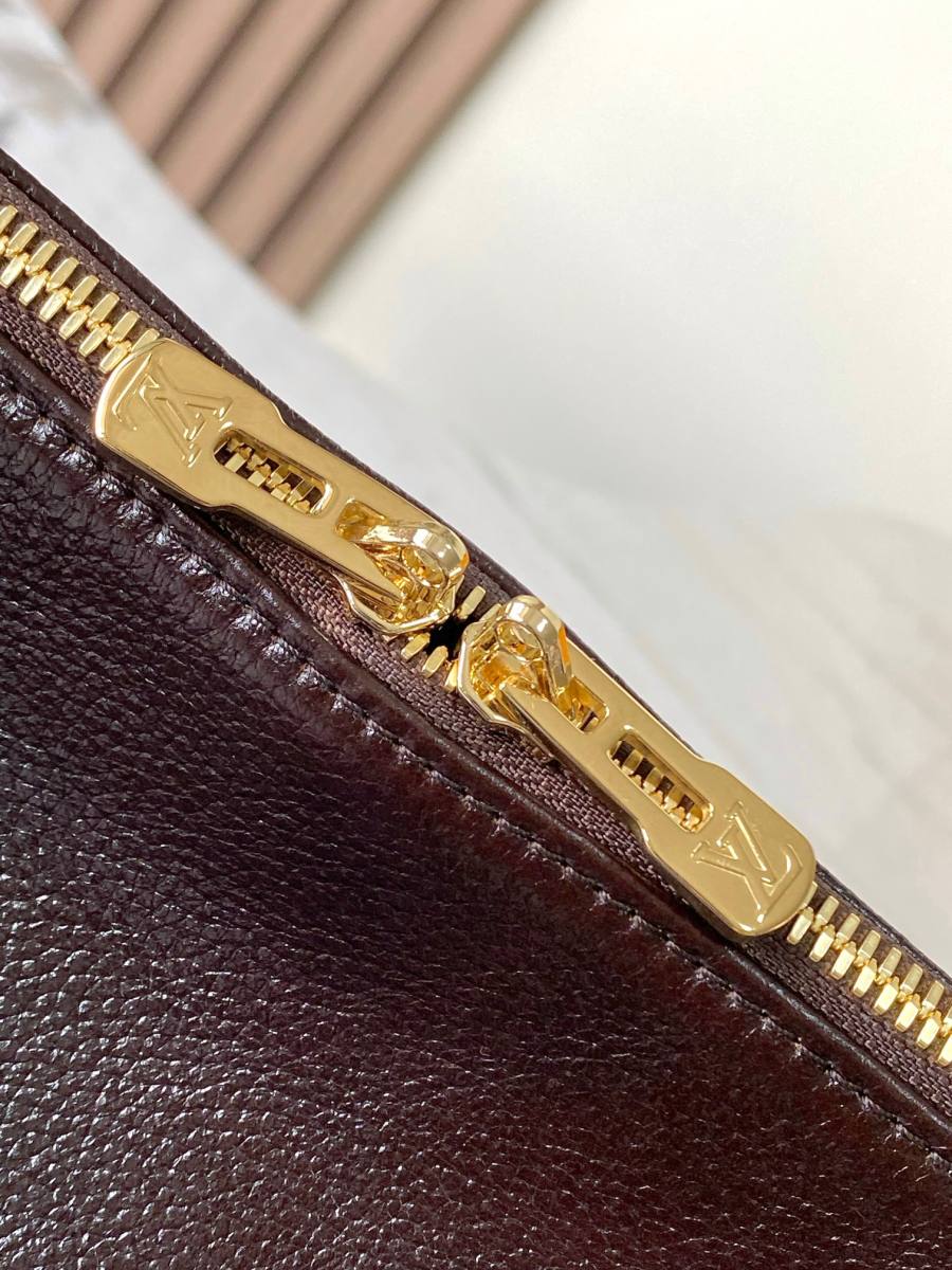 Louis Vuitton Express MM M26359 36 x 24 x 18.5 C7C4
