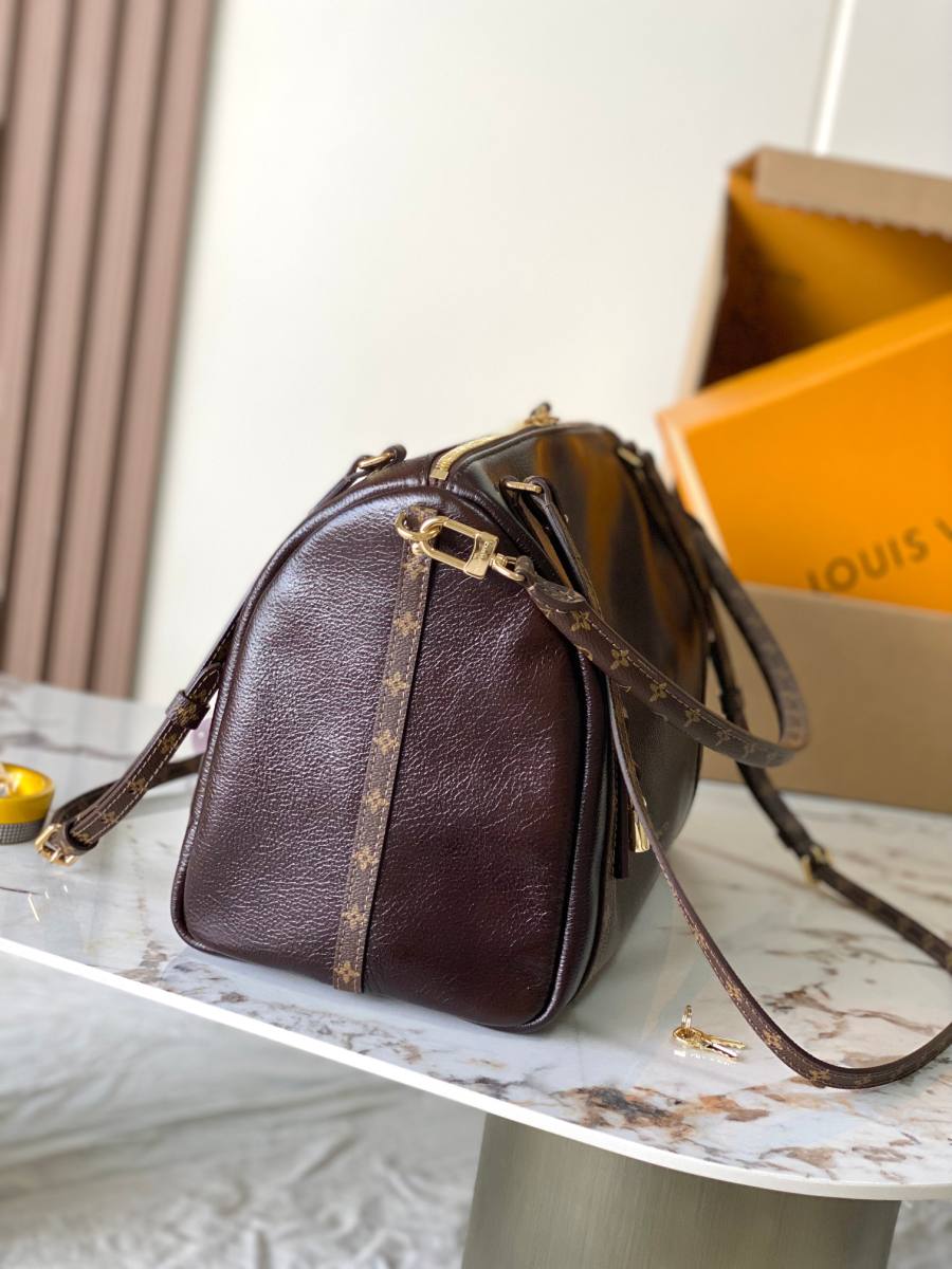 Louis Vuitton Express MM M26359 36 x 24 x 18.5 C7C4
