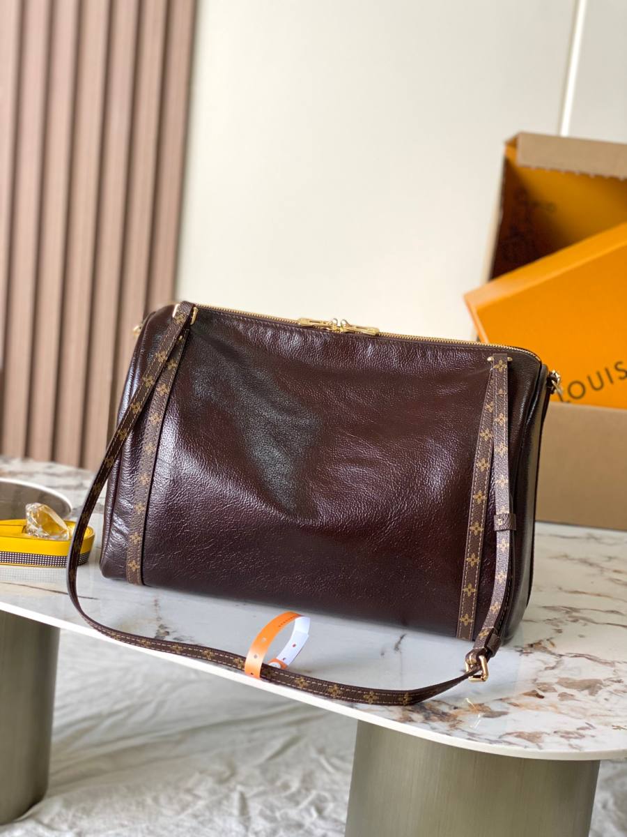 Louis Vuitton Express MM M26359 36 x 24 x 18.5 C7C4