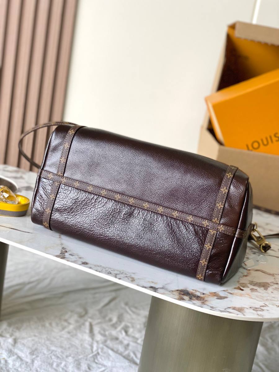 Louis Vuitton Express MM M26359 36 x 24 x 18.5 C7C4