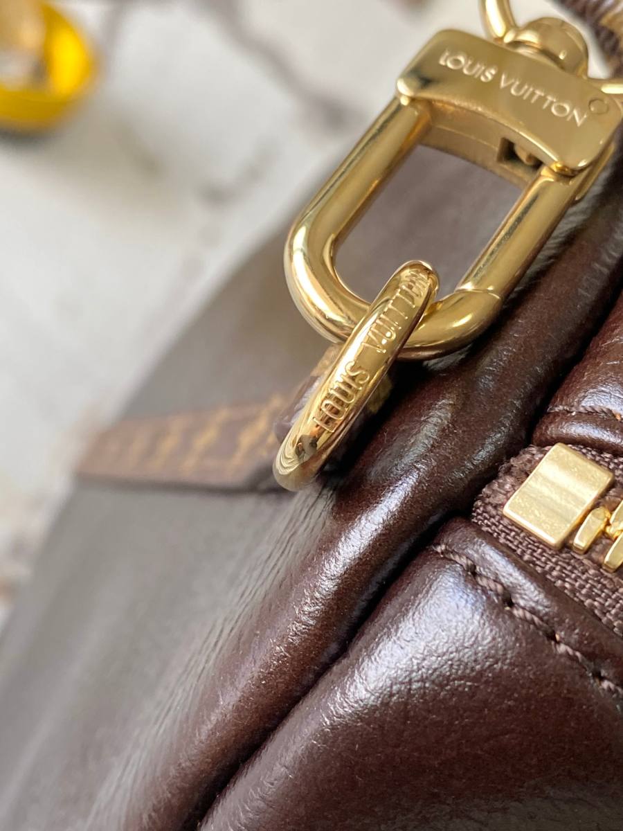 Louis Vuitton Express MM M26359 36 x 24 x 18.5 C7C4