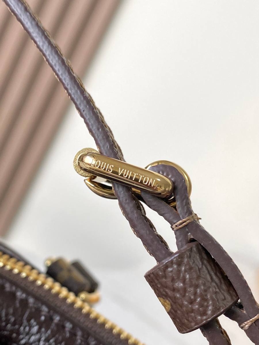 Louis Vuitton Express MM M26359 36 x 24 x 18.5 C7C4
