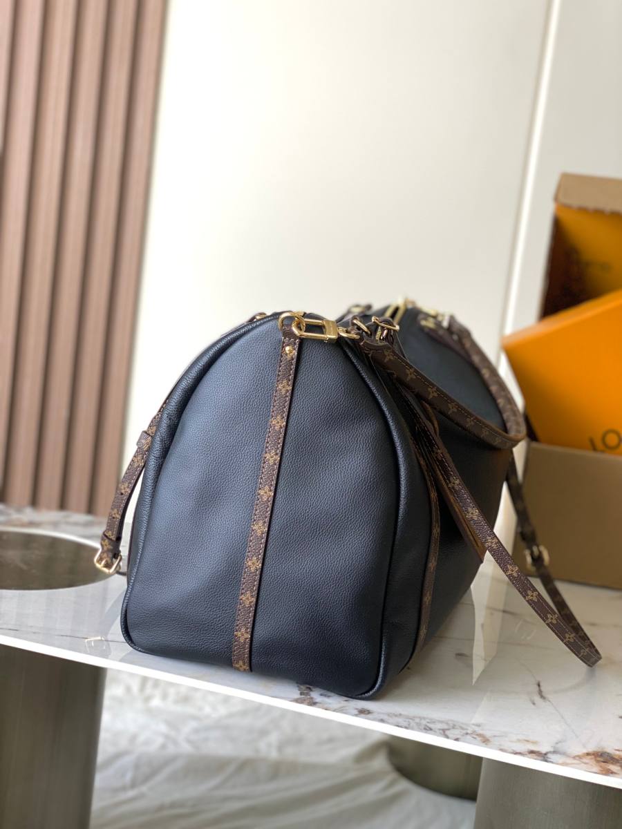 Louis Vuitton Express Travel M26037 45 x 20 x 27 Black 3D9E