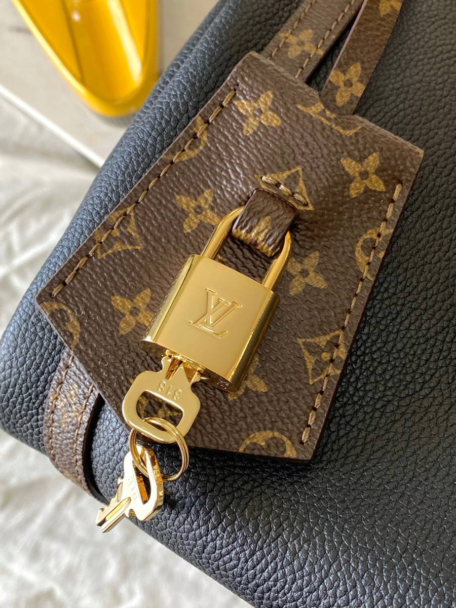 Louis Vuitton Express Travel M26037 45 x 20 x 27 Black 3D9E