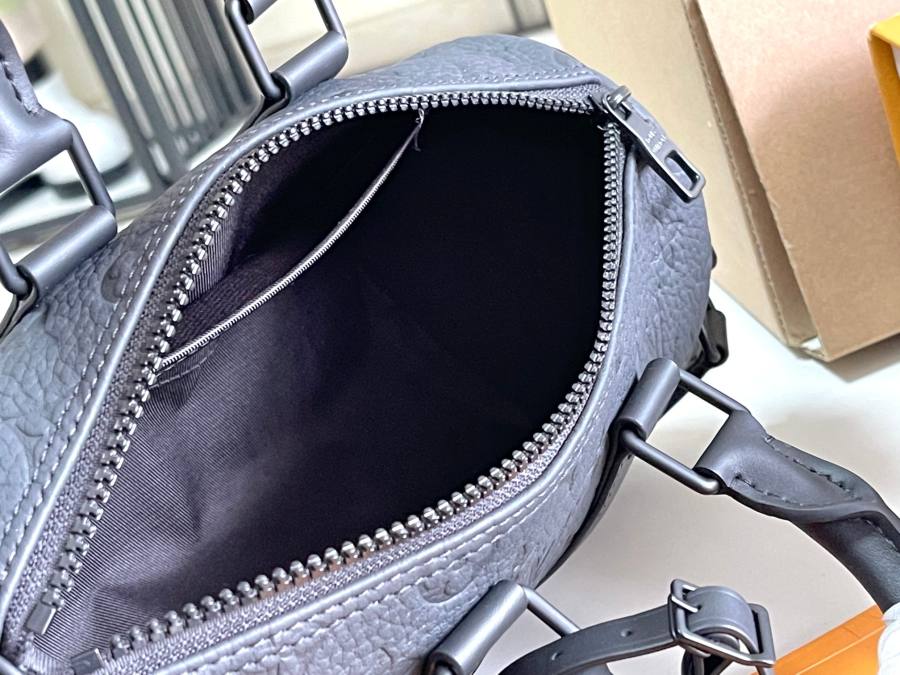 Louis Vuitton Keepall Bandoulière 25 M20900 25 x 15 x 11 285C