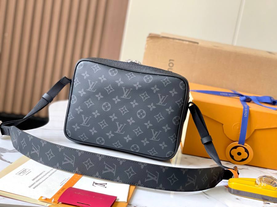 Louis Vuitton LU Outdoor M30233 26 x 20 x 10.5 9BB4